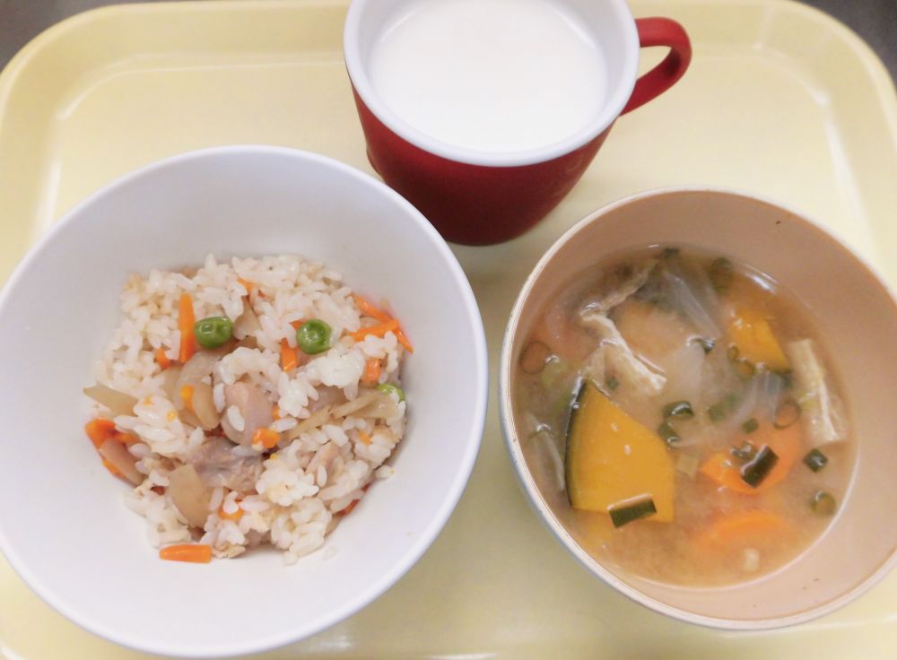 鶏ごぼうご飯

かぼちゃのみそ汁

牛乳