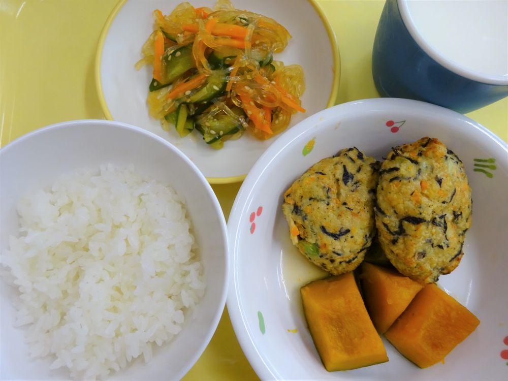 ご飯

ひじきと枝豆のつくね

かぼちゃの煮物

春雨の酢の物

牛乳