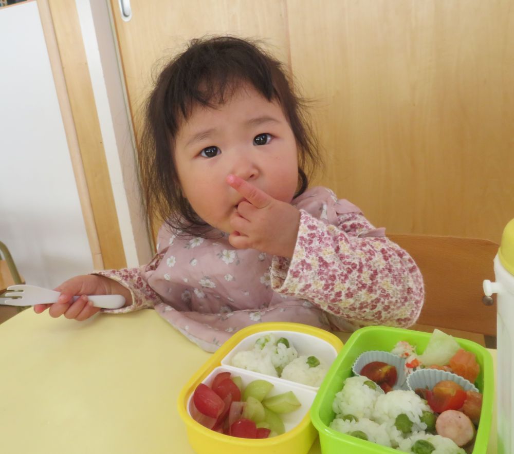 ウサギ組さんは、お部屋でお弁当🍴