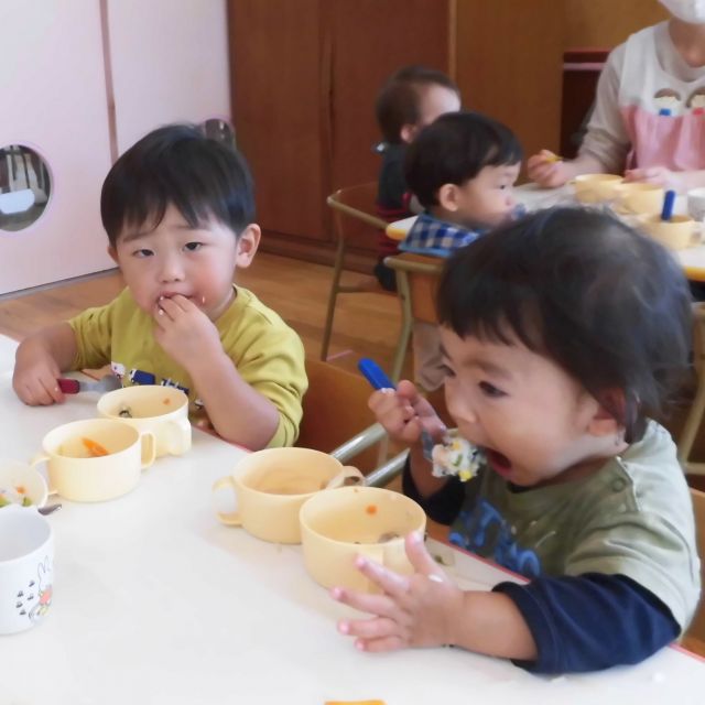 ＊　給食時間の様子　（あいはうす）　＊