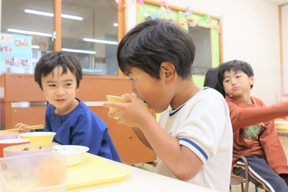 良い食べっぷり
おかわりもたくさんしました♪

みんな元気で大きくなってね！