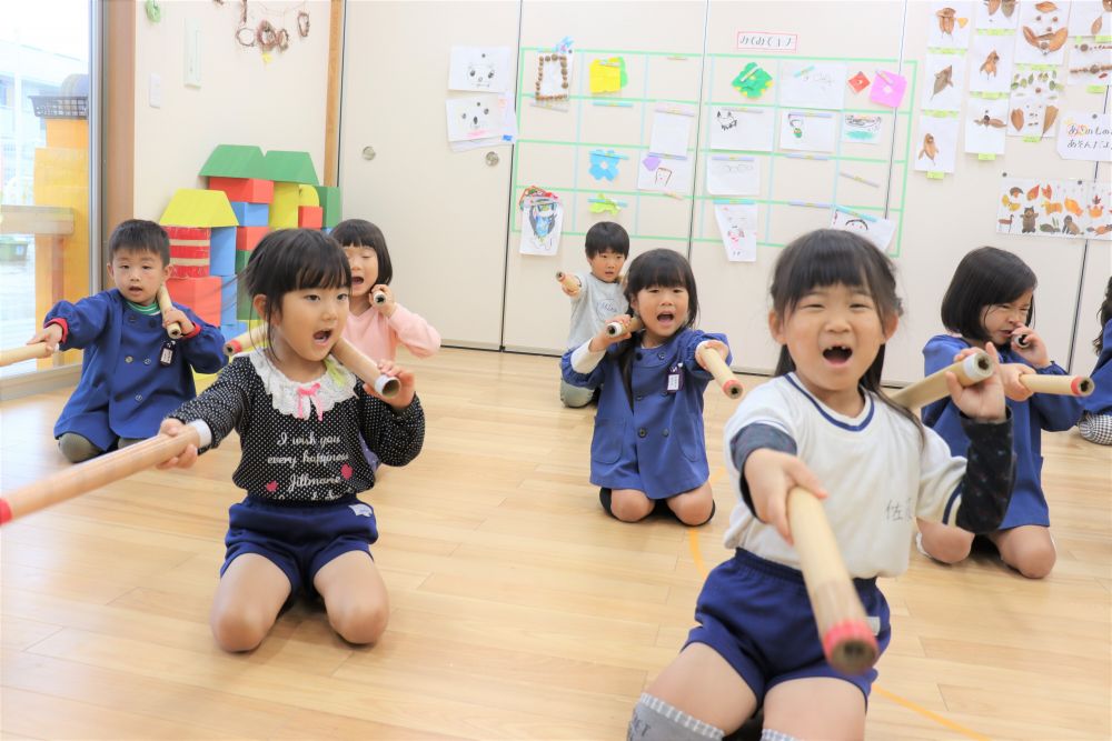 「やぁ〜!」

決めもいい感じ
本番が楽しみです

子ども達はいつでも元気でのびのび☆