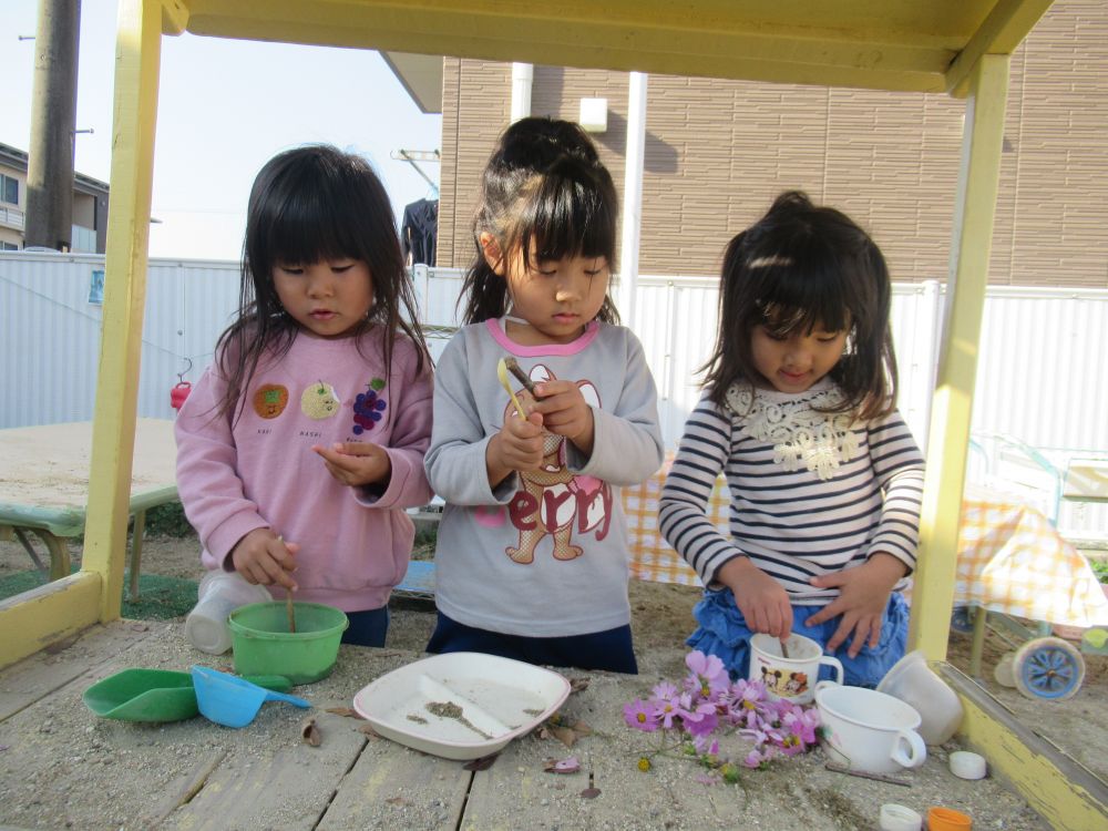 秋の草花を使っておままごと
毎日繰り返し楽しむ♡