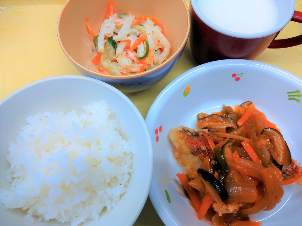 ご飯

赤魚のケチャップあんかけ

大根サラダ

牛乳