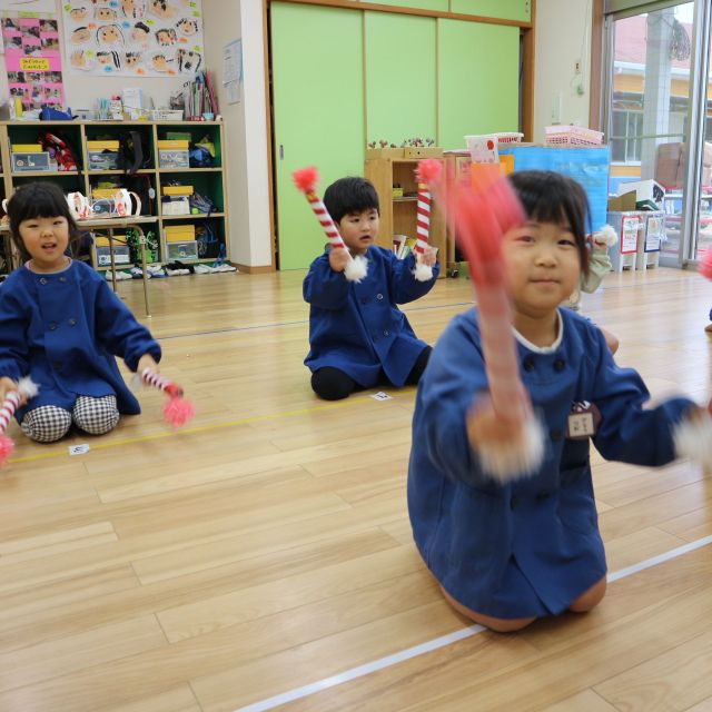 ＊　４歳児　はじめての銭太鼓　＊