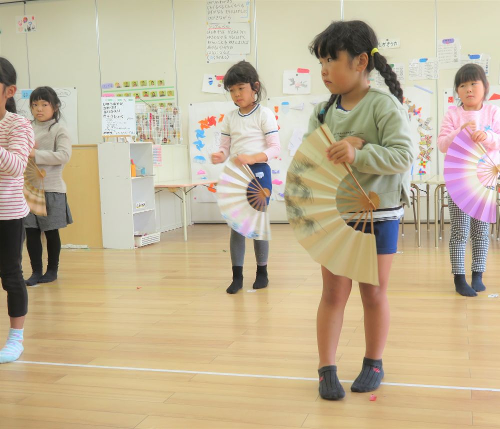 普段の体操や踊りとは違う
日本舞踊に求められるしなやかさ