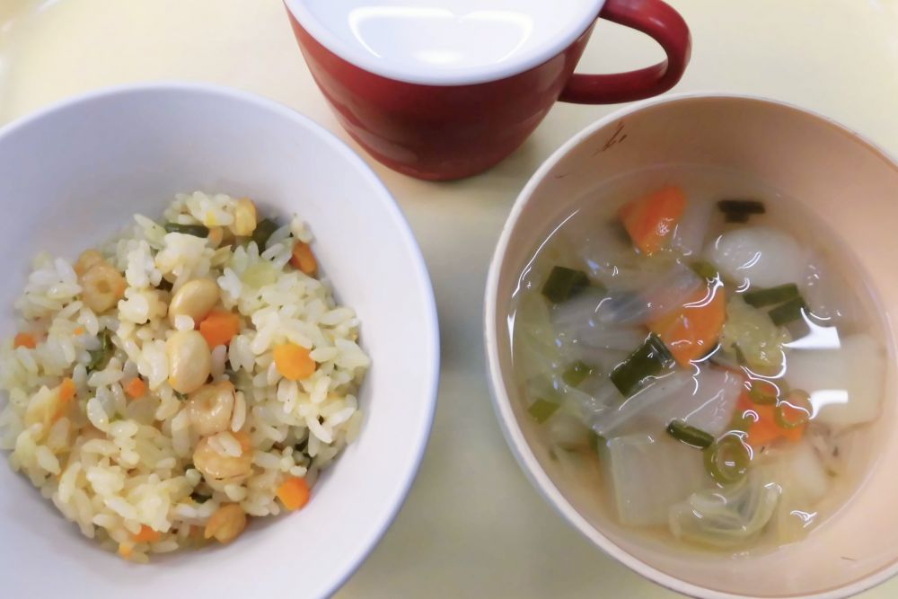 カレーピラフ

白菜のスープ

牛乳