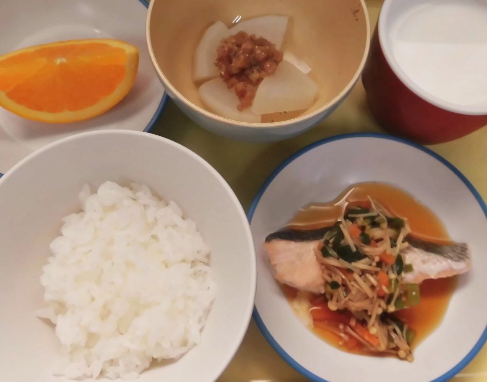 ご飯

鮭のポン酢蒸し

ふろふき大根・肉味噌

オレンジ

牛乳