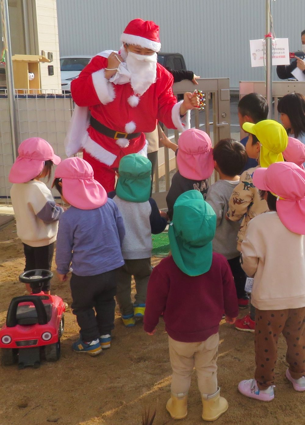 すいみい保育園に
　サンタさんが来てくれました🎅