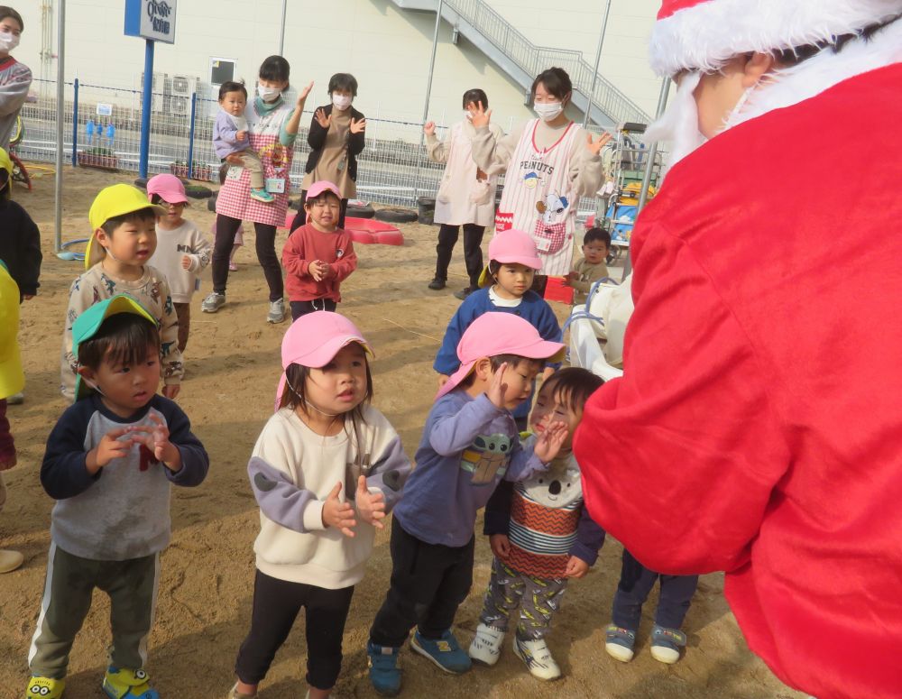 サンタさん、一緒に踊りましょう🎶