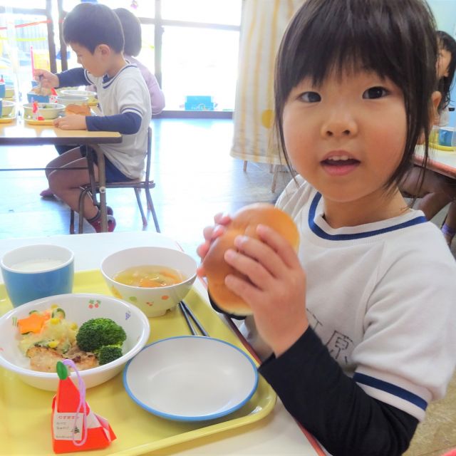 ＊　給食時間の様子　（門田認定こども園）　＊