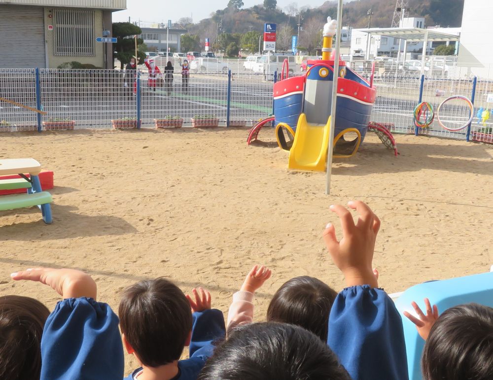 🎅「また来年くるね～」

👦👧見えなくなるまで見送りました👋