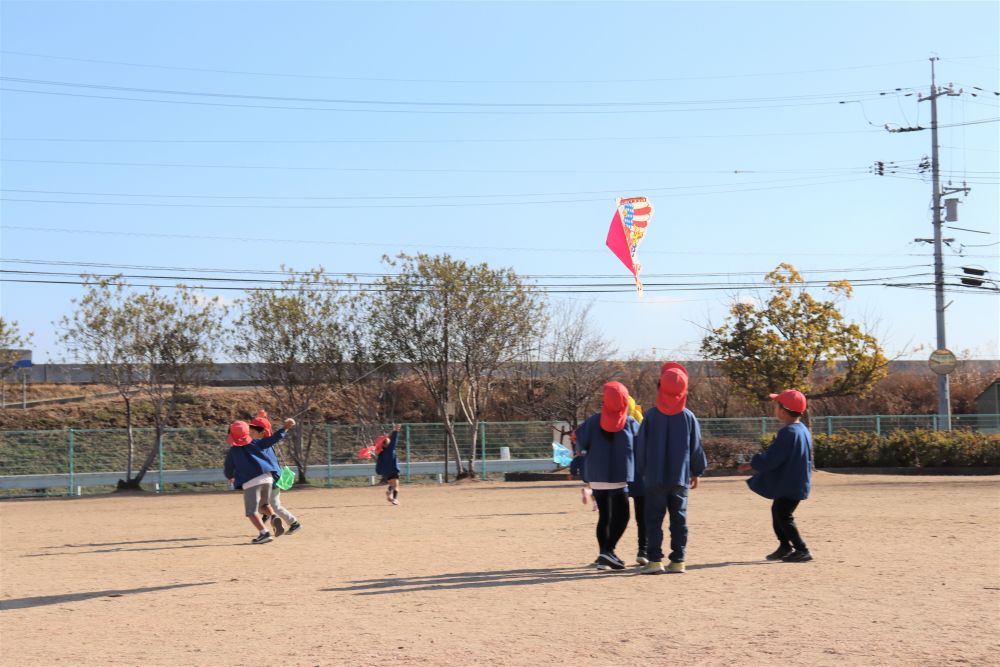 ダイレクト手渡し！

子ども達は平気でやってのけ
それを見ていた保育者が大盛り上がりでした