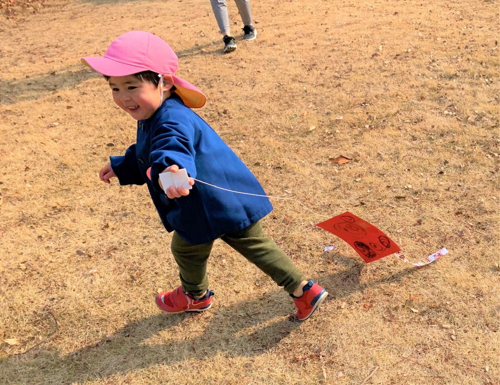 自分で作った”たこ”を持って、

クマ組さんは、
　　　🏃走る、走る・・・