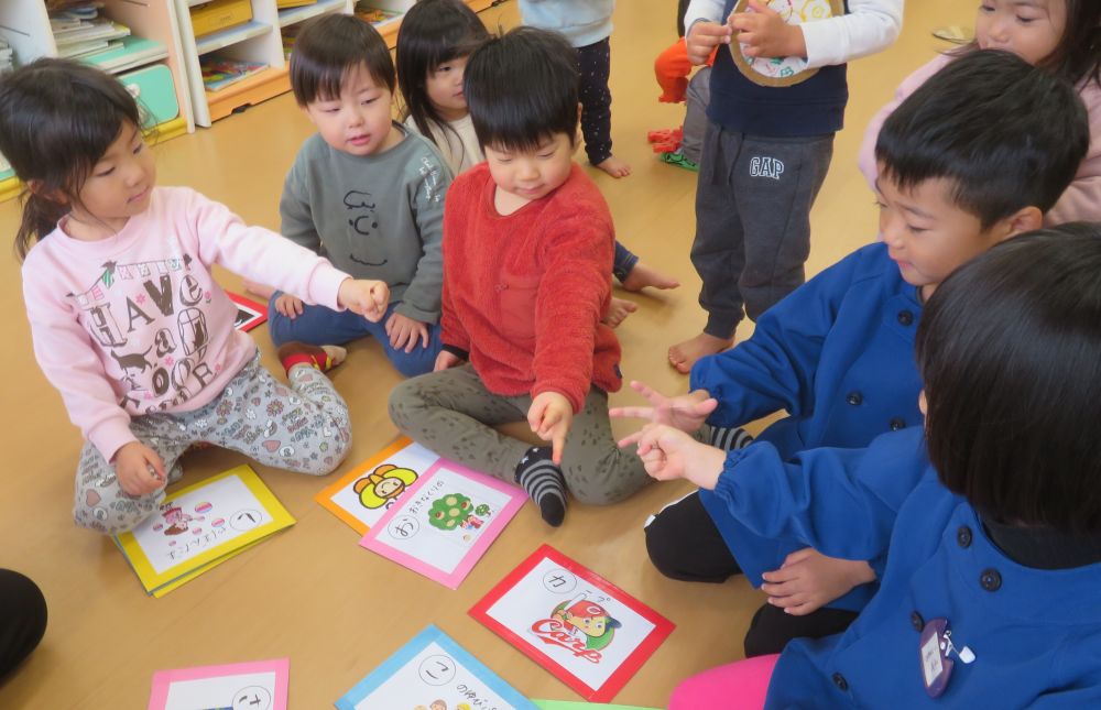 そんな時は、
「じゃんけんで決めよう！！」と、
大きい組のお友達。円満解決😊
