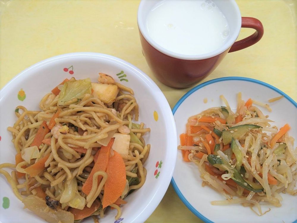 焼きそば

もやしのナムル

牛乳