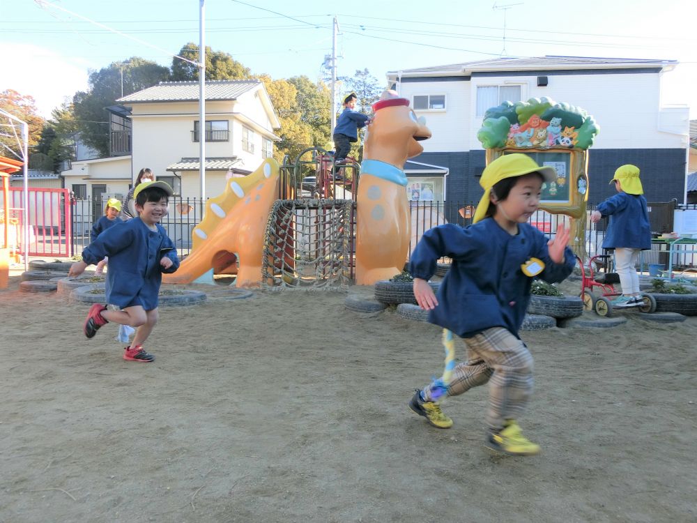 しっかり体を動かしたい
と、しっぽ取りにも挑戦

取られたくないし
取りたい！

ドキドキしながら友だちと
思いっきり走る

