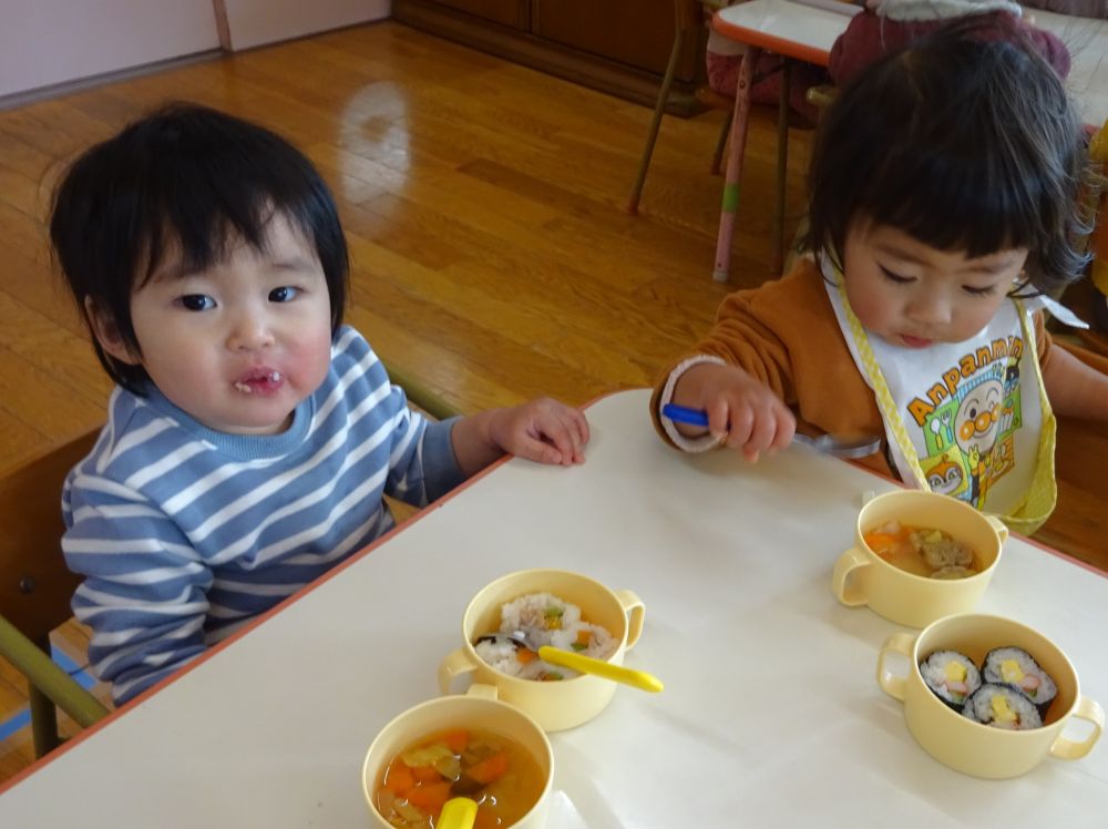 離乳食のお友達も巻き寿司風です☆