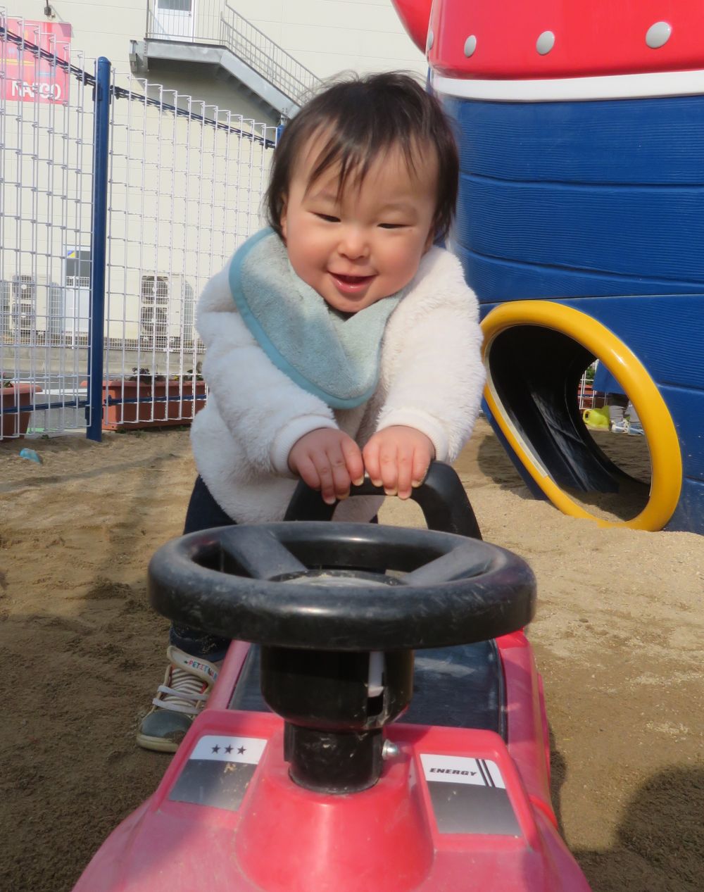 　車で遊ぶのも大好き💕