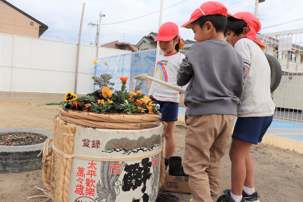 植え付けはもちろん子ども達が主役