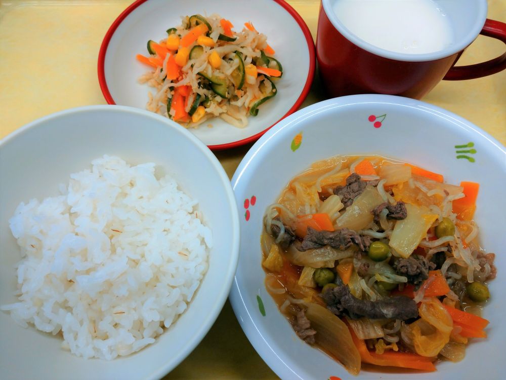 麦ご飯

すき焼き風煮

切干し大根ときゅうりのごま和え

牛乳