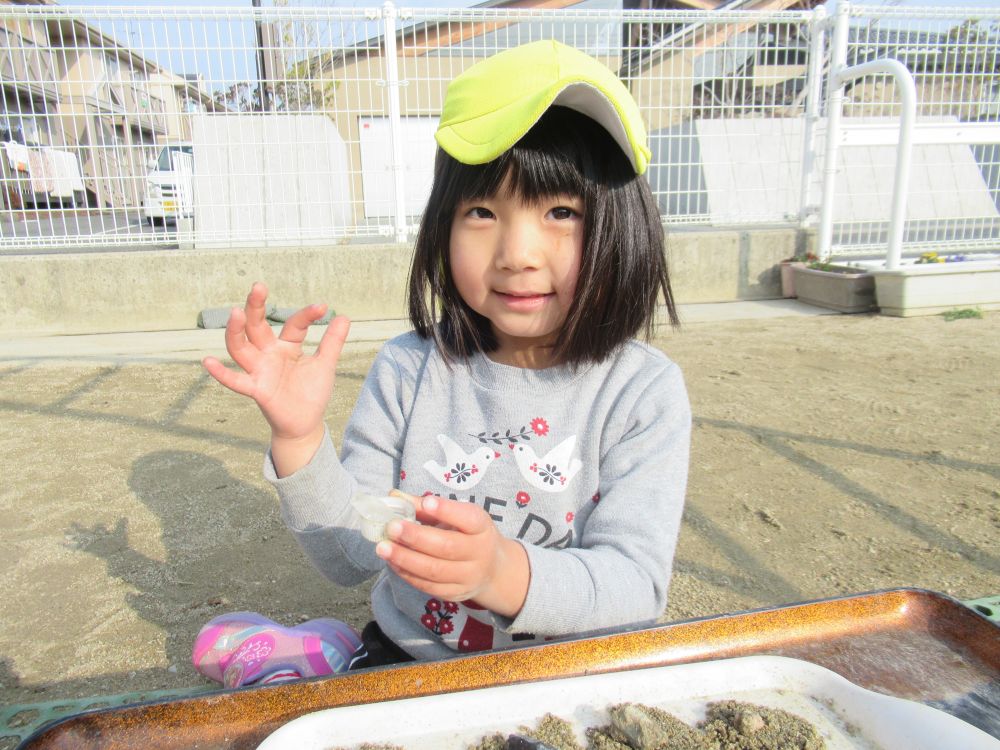 「わたしは氷でひんやりメイク中です♡」
女の子らしい発想ですね