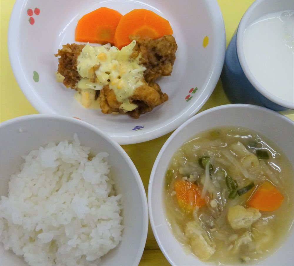 ご飯

チキン南蛮　タルタルソース

にんじんグラッセ

切干し大根の味噌汁

牛乳