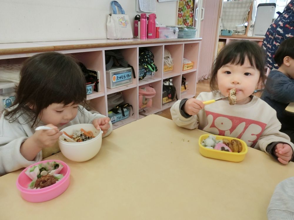 なんだかいつもより食べるペースが速いような・・・💦
あっと言う間にピカピカになっちゃった。

おいしいお弁当、ありがとう♡