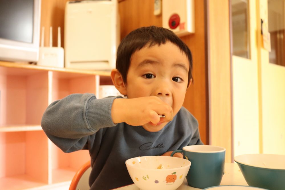 今日のメニューは・・・？

みんな大好き「塩からあげ」


良い食べっぷり♪