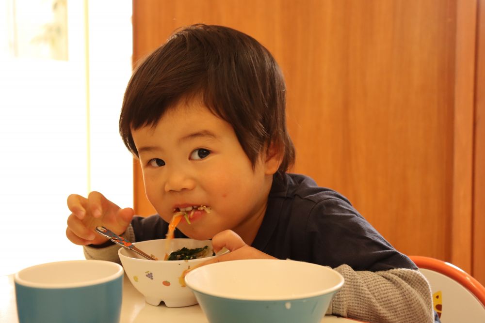 野菜も食べてるよ！

「お迎えの時にママに教えてあげるね」
そう言うと　とても嬉しそうなＴ君でした♡