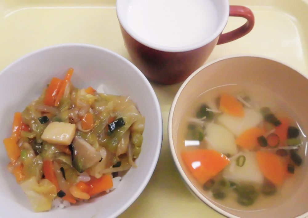 中華丼

じゃが芋のスープ

牛乳