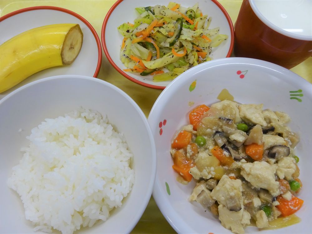 ご飯

豆腐の五目炒め

キャベツとしらすのゆかり和え

バナナ

牛乳