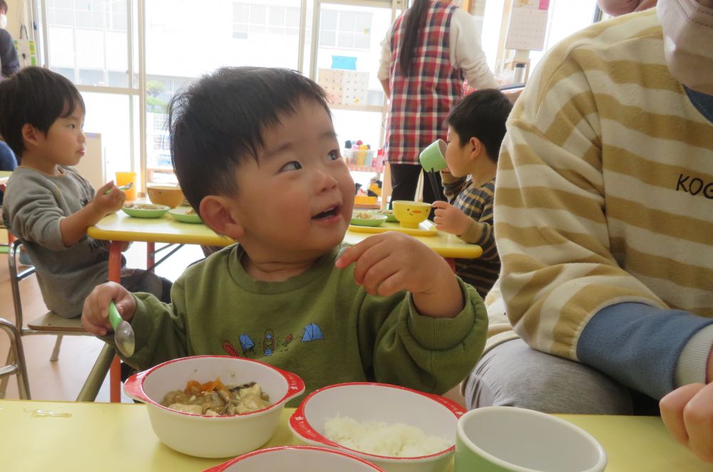 だいすきな先生に
　「見ててね、いっぱい食べるよ♪」