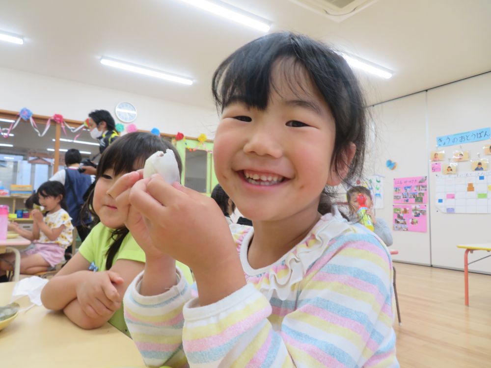 ではでは、いただきます！

自分で作った柏餅
カメラを向けると思わずこの笑顔☆