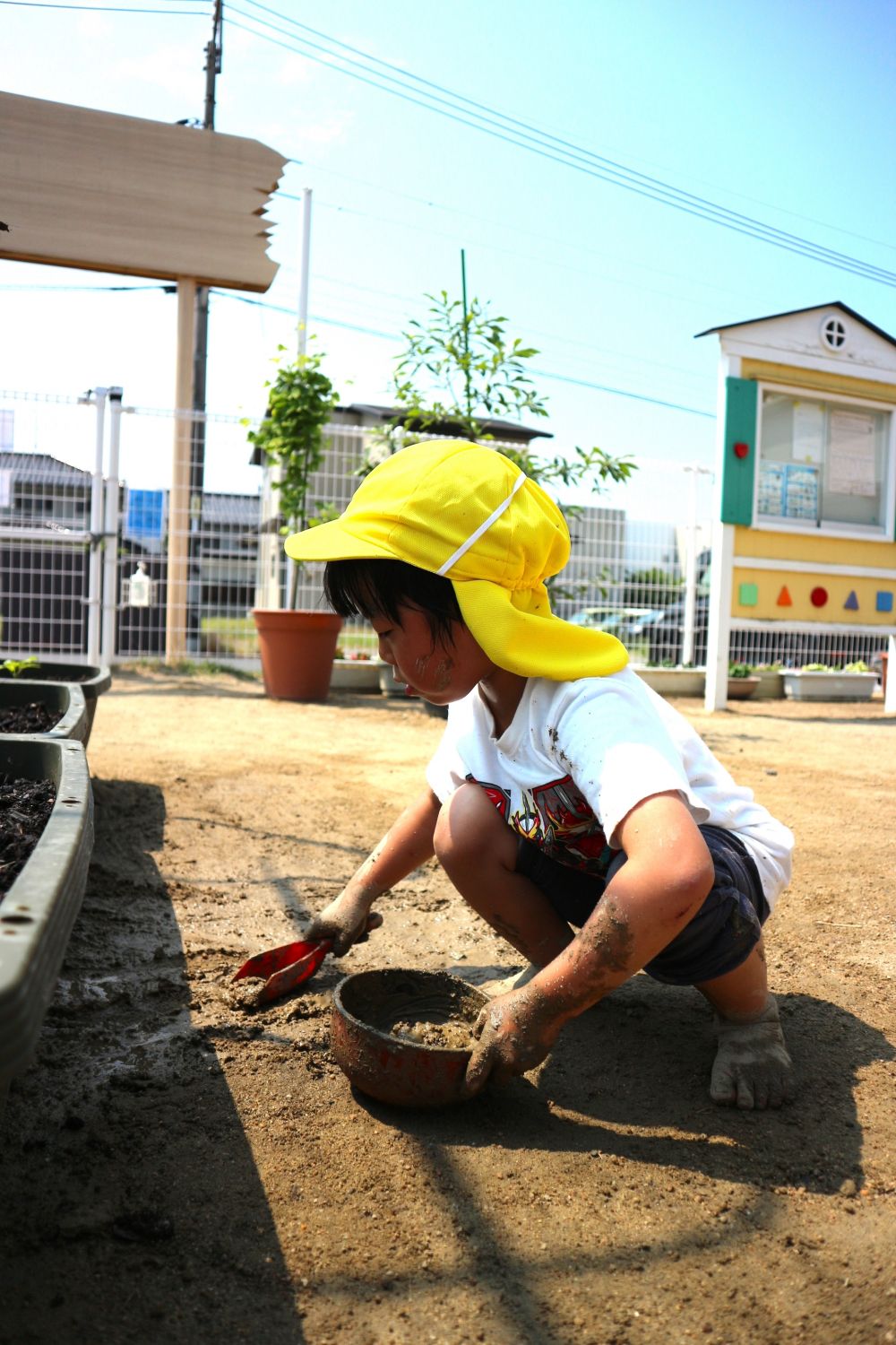 「泥が足りんね」とKくんとKくん
「探しにいってくるわ！」とKくん

しばらくすると・・・
「あった！めちゃくちゃいい泥あった！」
「おお！すごいじゃん！！」
友達と喜びを共有・共感し合う♡

