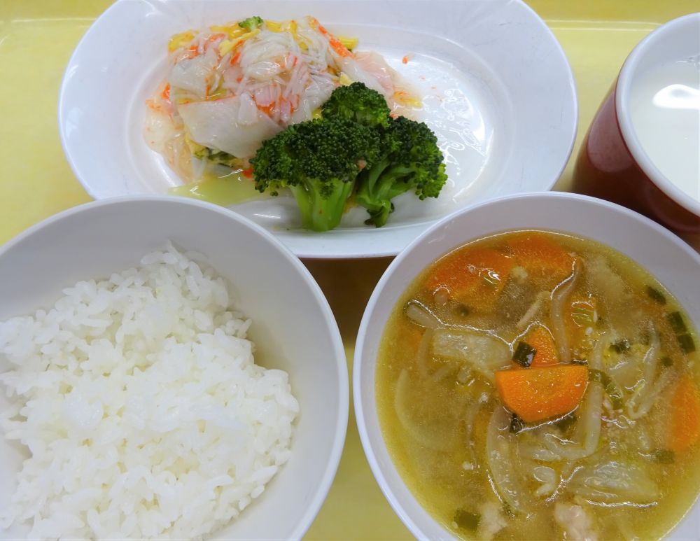 ご飯

かに玉風

ゆでブロッコリー

豚もやしスープ

牛乳