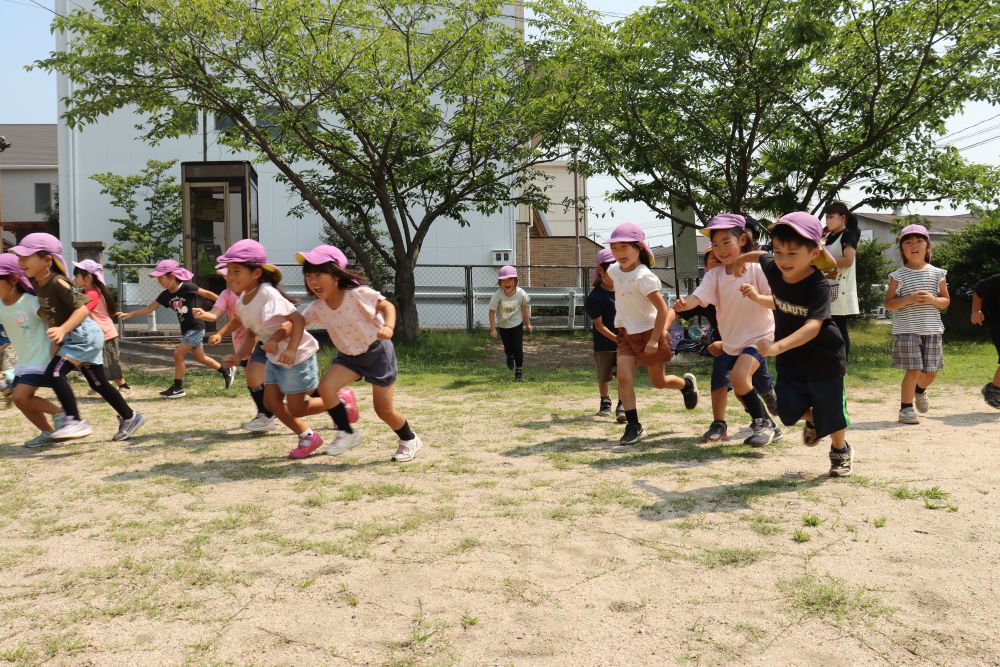 寄り道含めて往路約５０分公園に到着
お茶を飲んで休憩をしたら

よし！いっぱい遊ぶぞ！