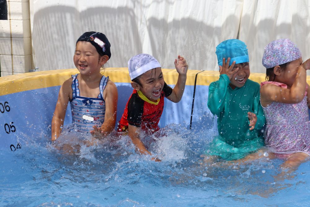 思い切り水しぶきを楽しむ！
笑顔もはじける♡