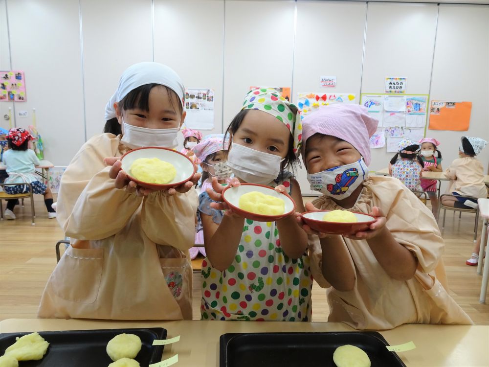 「できた～！」
みんなのいももちが完成☆

あとは焼き上がりを待つだけ・・・
「早く食べたいな～」
みんな待ちきれない様子♡