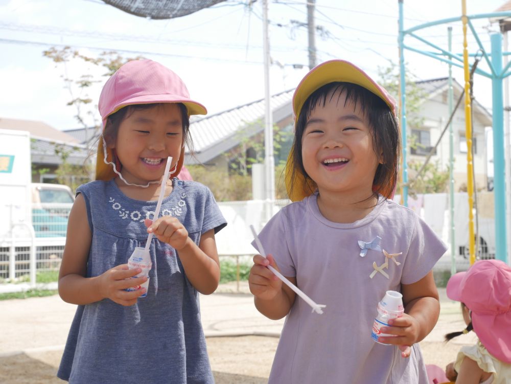 『あっ！！割れた！！』
『なかなか割れんかったけど・・やっぱり割れたね～』
消えても楽しいしゃぼん玉♡


