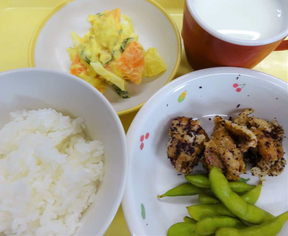 ご飯

赤しそからあげ　

以上児：枝豆
未満児：ブロッコリー

カレーポテトサラダ

牛乳