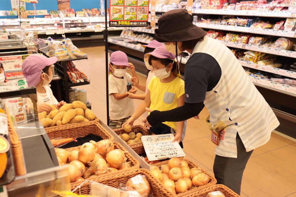 いーぶいチームもお買い物☆
ジャガイモの「メークイン」しっかり」覚えています