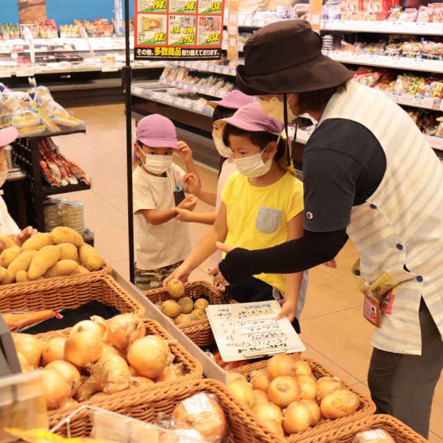 ＊　5歳児　お泊り保育に向けて　～ハローズ買い出し編～　チーム【いーぶい】　＊