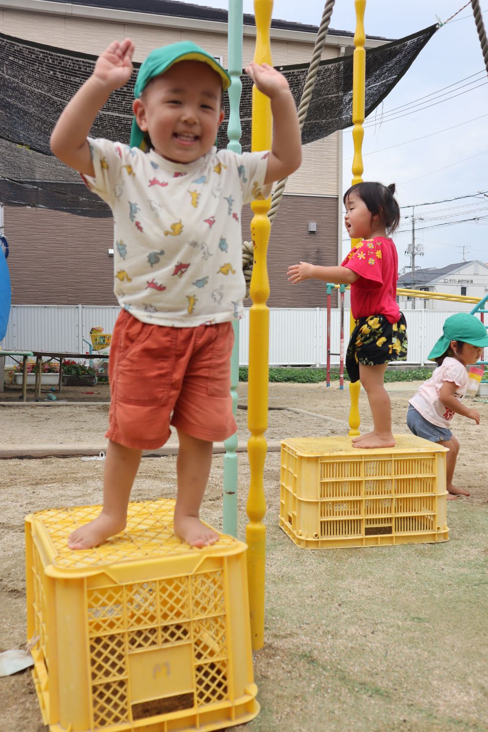 お次は　ジャンプ！！！

トイストーリーのバズみたいに飛びたいと、

「無限の彼方へ～」と、言いながら(唱えながら？)
気合を入れて…