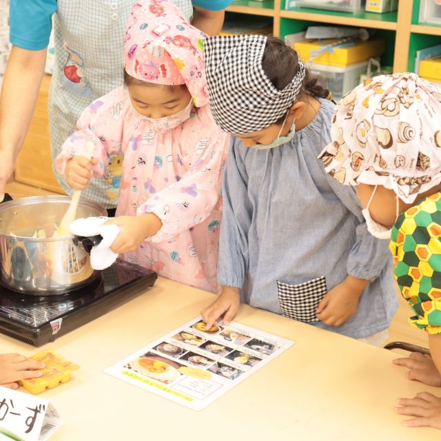 ＊　５歳児　お泊まり保育【カレークッキング】プリンカーズ　＊