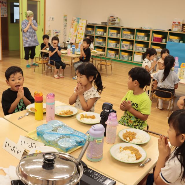 ＊　5歳児　お泊り保育【夜ご飯】　カレー喫食　＊