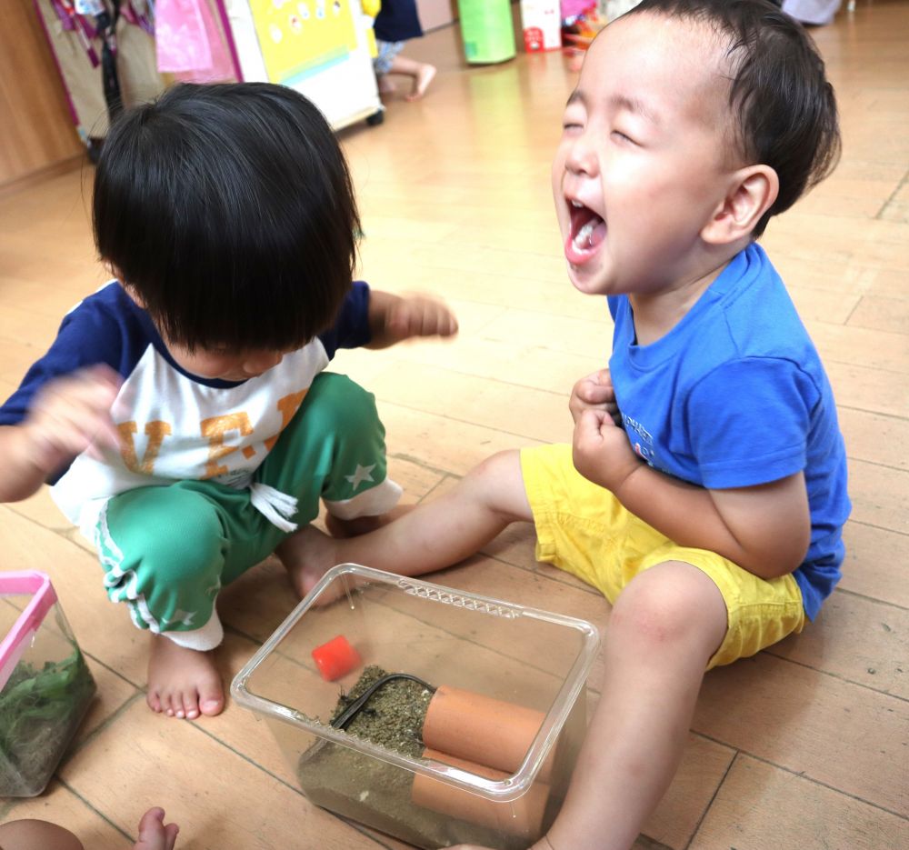 サササササッと速く動いたので、
ビックリ＆大爆笑のSくん！！

想像していたよりも素早い動きに面白かったみたいです