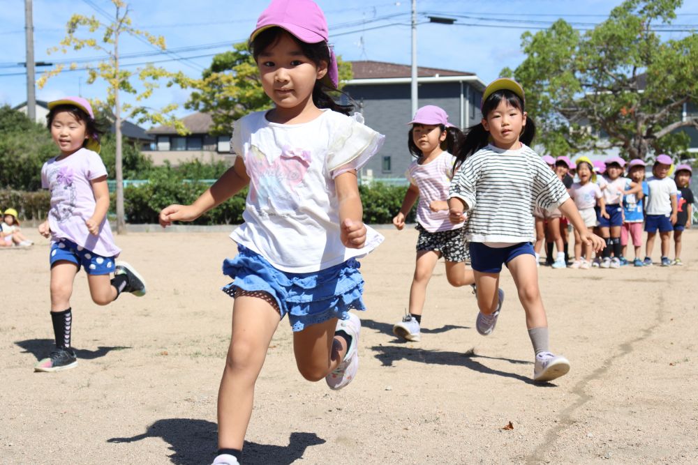 真剣な表情の子
笑顔でかけっこを楽しむ子
1人ひとりかけっこに対する思いはあるけど
みんな一生懸命が素晴らしい！