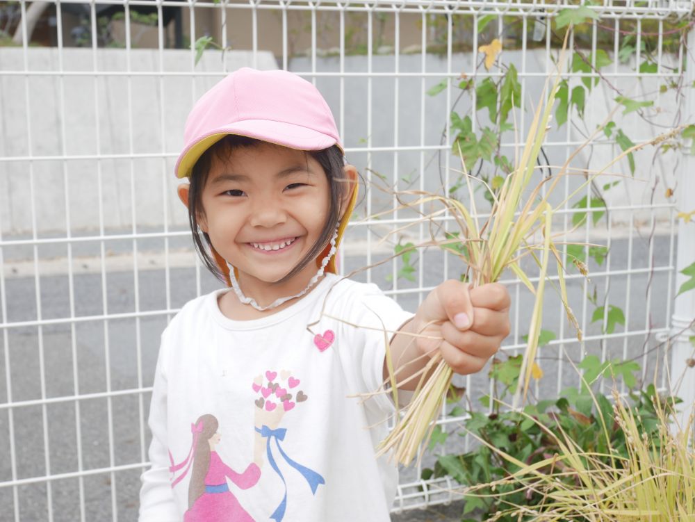 『とったーーーー！！！』
ハサミで上手に切れたNちゃん
満足そう♡