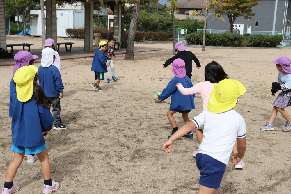 広場では転がしドッジをしました

スポーツの秋
食欲の秋
芸術の秋　等々・・・
いっぱい楽しむぞ！
